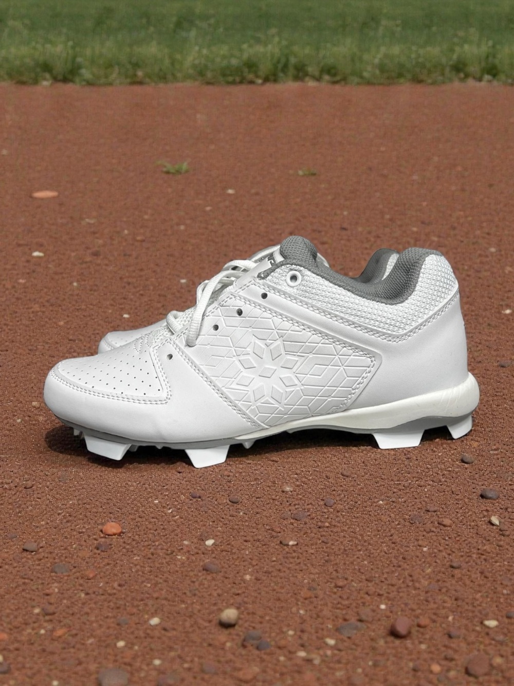 🌻NEW RIP-IT Diamond Softball Cleats White Lightweight Athletic Cleats Women’s 6